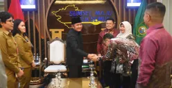 Gubernur Herman Deru saat menerima kunjungan silaturahmi RCEO PT Pegadaian Kanwil III Sumbagsel, Novryandi. (Sumber: Istimewa)
