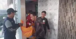 Dokter forensik RS Bhayangkara Polda Sumsel, dr. Indra Nasution, menjelaskan hasil pemeriksaan terhadap jasad korban AP yang ditemukan tewas di kamar hotel Palembang. (Sumber: Istimewa)
