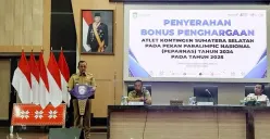 Penyerahan Bonus Penghargaan oleh Pemprov Sumsel (Sumber: Istimewa)