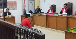 Sidang kasus Wahyu Saputra di Pengadilan Negeri Palembang, di mana jaksa menuntut terdakwa dengan hukuman mati atas dugaan menelantarkan istrinya hingga meninggal dunia. (Sumber: Istimewa)