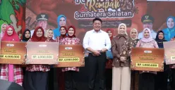 Gubernur Sumatera Selatan H. Herman Deru bersama Ketua TP PKK Feby Deru membuka Festival Rempah 2025 di PTC Mall Palembang, Jumat (24/10/2025). (Sumber: Dok. Pemprov Sumsel)