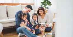 Peran Orang Tua: Fondasi Penting dalam Tumbuh Kembang Anak di Era Digital (Sumber: Pinterest | Foto: NORMAN SHUTTERS BLINDS SHADES)