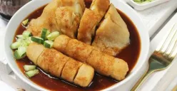 Pempek: Kuliner Ikonik dengan Cita Rasa Khas Palembang (Sumber: Pinterest | Foto: Widya)