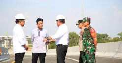 Wakil Presiden Gibran Rakabuming Raka bersama Gubernur Sumatera Selatan H. Herman Deru meninjau langsung Jalan Tol Trans Sumatera (JTTS). (Sumber: Istimewa)