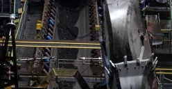 Ilustrasi aktivitas pertambangan batu bara di Sumatera Selatan yang produksinya diprediksi menurun pada 2026 akibat pembatasan angkutan truk di jalan umum. (Sumber: Istimewa)