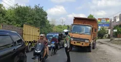 Truk besar dilarang melintas di jalur tol dan non-tol Sumsel mulai 13 Maret 2026. (Sumber: Istimewa)