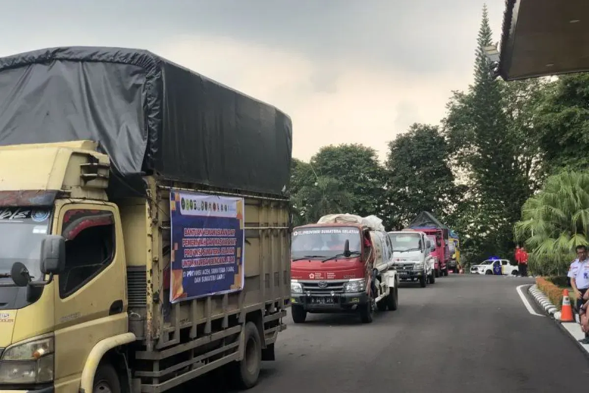 Tim Pemprov Sumsel memberangkatkan bantuan logistik, air bersih, serta tenaga medis menuju daerah terdampak bencana di Aceh, Sumatera Utara, dan Sumatera Barat. (Sumber: Istimewa)