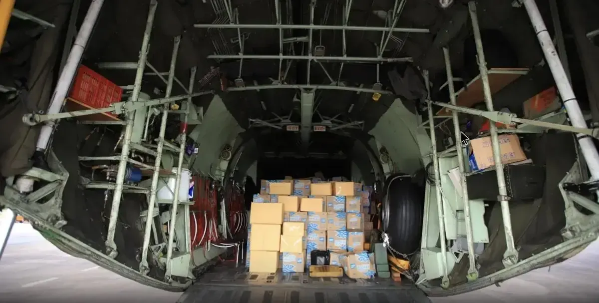 Gubernur Sumsel Herman Deru melepas 15 ton bantuan logistik hasil donasi para pelajar Sumsel untuk korban banjir dan longsor di Sumbar. (Sumber: Pemprov Sumsel)