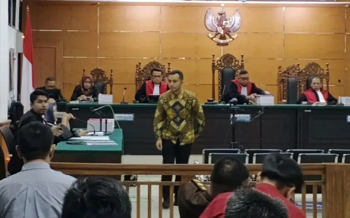 Sidang perdana kasus dugaan korupsi fasilitas Kredit Usaha Rakyat (KUR) fiktif yang menyebabkan kerugian negara lebih dari Rp13,9 miliar.  (Sumber: Istimewa)