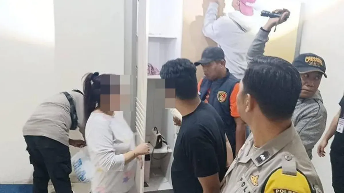 Dokter Gigi berduaan dengan pria muda digerebek kepolisian di sebuah indekos. (Sumber: Istimewa)