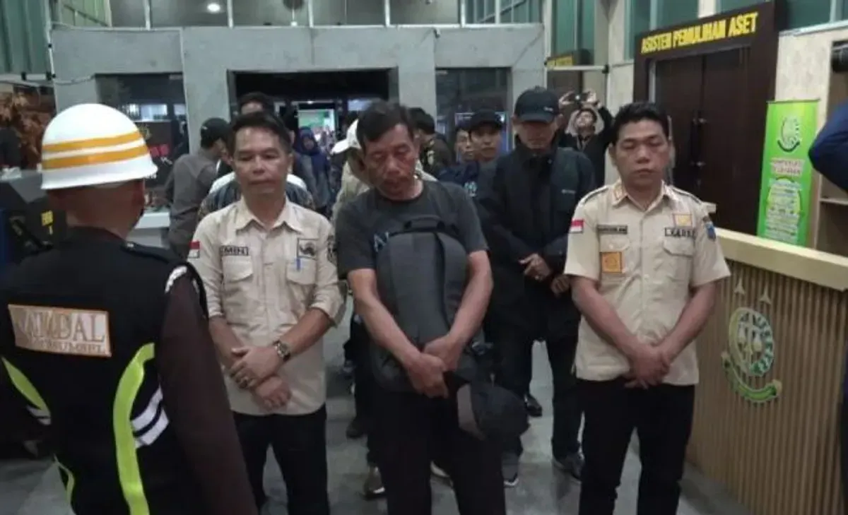 Sebanyak 23 pejabat yang terdiri dari kepala desa, camat, dan pengurus Kecamatan Pagar Gunung, Kabupaten Lahat, diamankan dalam operasi tangkap tangan (OTT) yang dilakukan oleh Kejaksaan Negeri (Kejari) Lahat. (Sumber: Istimewa)