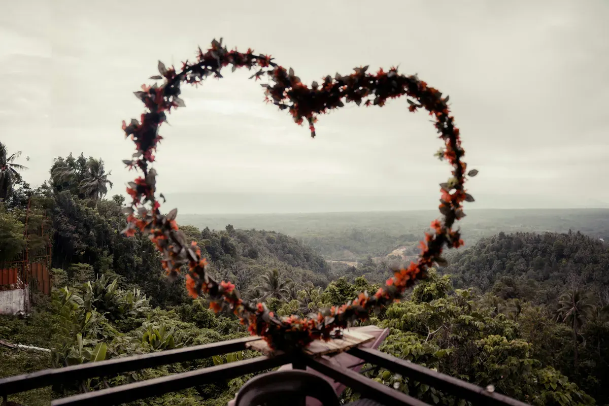 Bukit Cinta di Ogan Ilir. Foto hanya ilustrasi. Bukan tempat yang sebenarnya. (Sumber: unsplash.com | Foto: Itadaki)