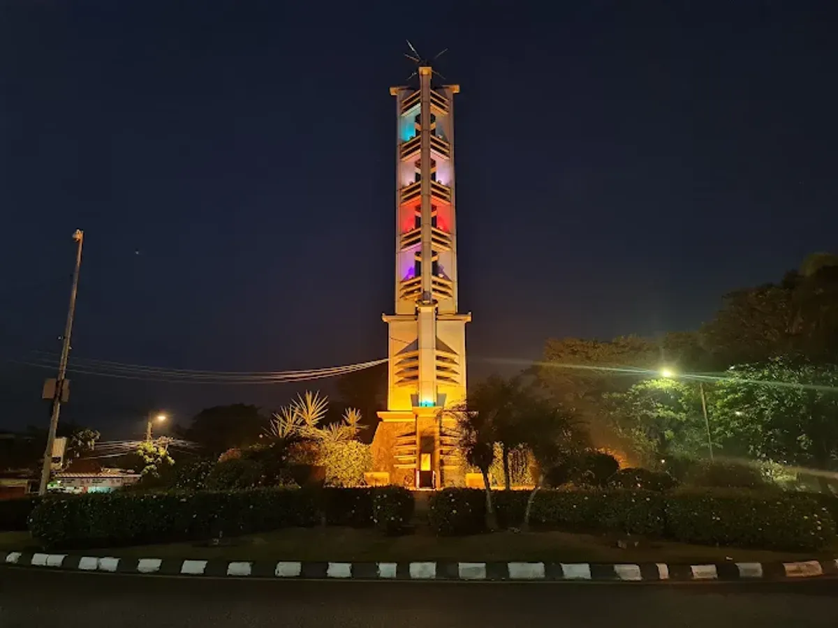 Tugu Bundaran Sekayu: Ikon Kota dan Destinasi Wisata Menarik di Musi Banyuasin (Foto: Ridnia Nur Istiqomah)