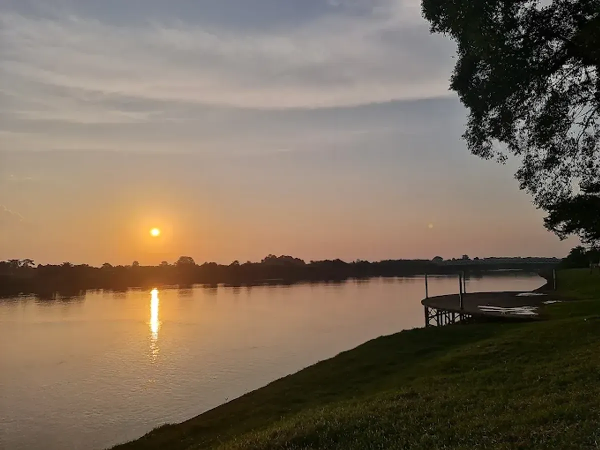 Sekayu Waterfront: Destinasi Wisata Ikonik untuk Bersantai dan Menikmati Sunset (Foto: Ridnia Nur Istiqomah)