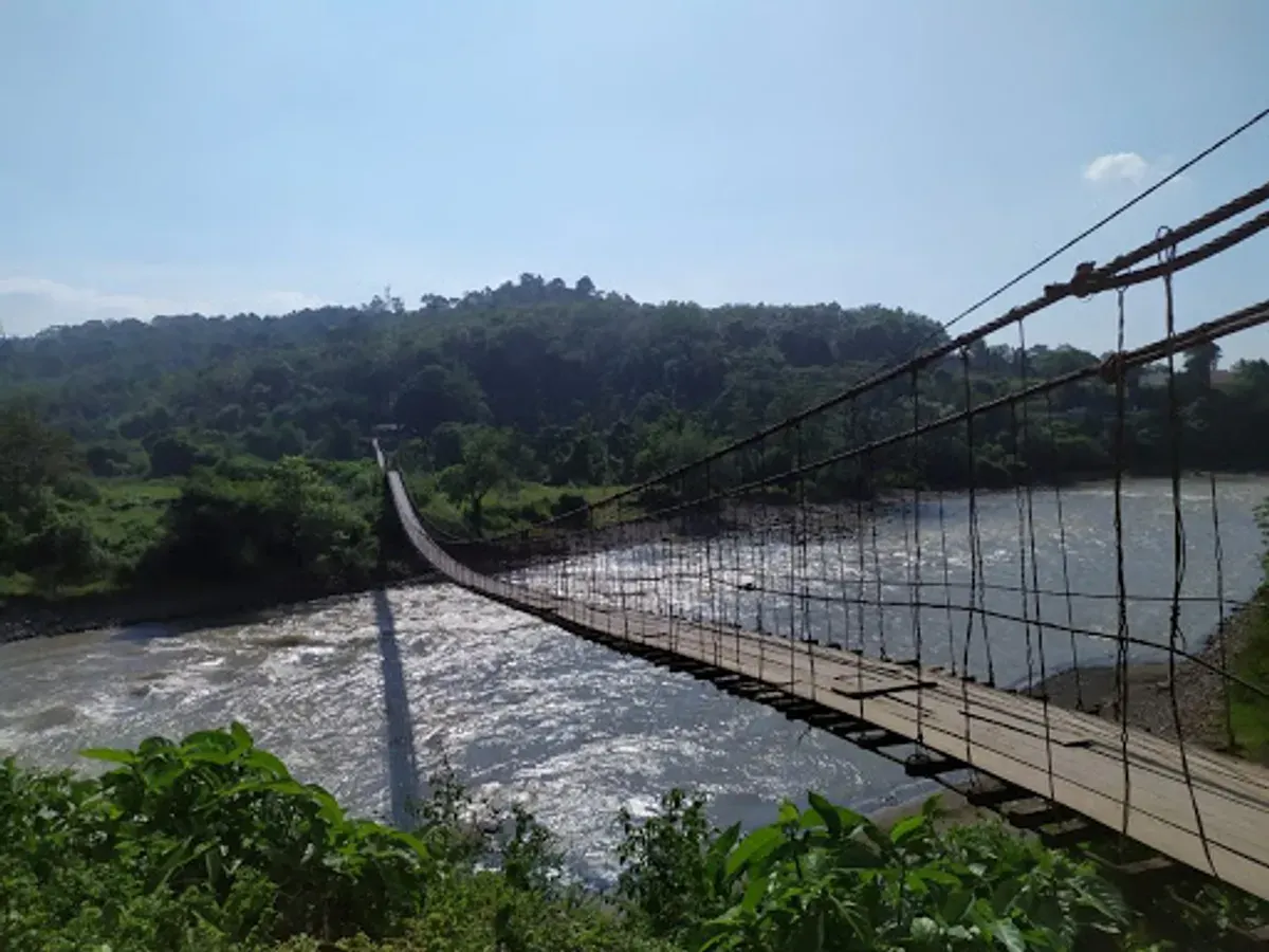 Jembatan Gantung Pagar Batu: Pesona, Sejarah, dan Tantangan yang Memikat (Foto: giwang.sumselprov)