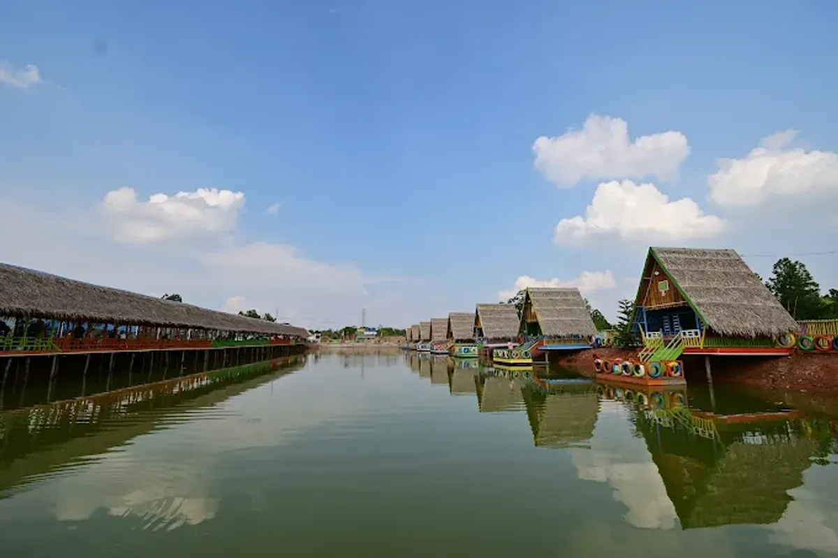 Saung Bambu Pelangi Kenten: Tempat Wisata Alam dan Kuliner Bernuansa Tradisional di Palembang (Foto: Sandi nopriyanto)
