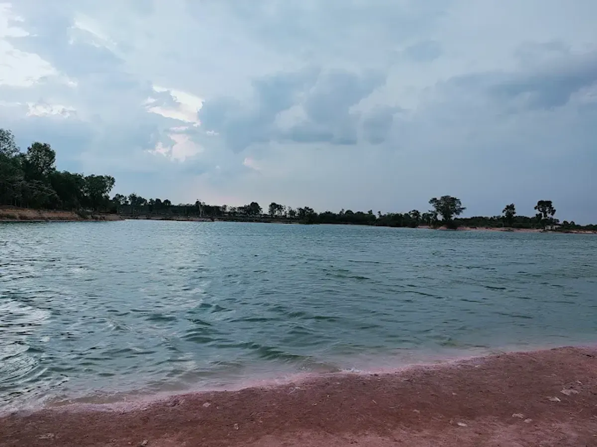 Menikmati Keindahan dan Fakta Unik Danau Palem Raya, Destinasi Tersembunyi yang Wajib Dikunjungi (Foto: Dhanar Bangun Anggoro)