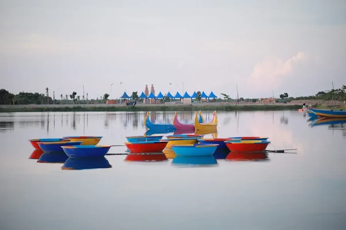 Keindahan Danau Biru: Pesona Alam yang Menenangkan dan Wajib Dikunjungi (Foto: Rete Cam Studio)