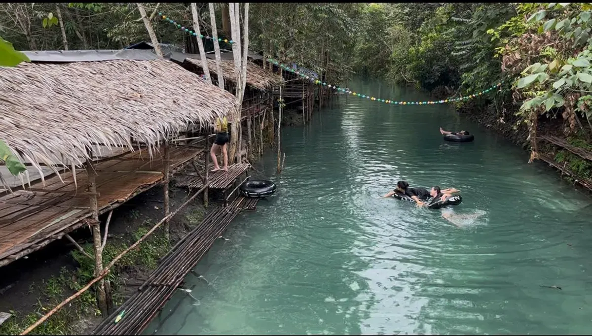Menikmati Keindahan Ayik Paye / Sungai Biru RF2 di Desa Betung Selatan, Kecamatan Abab – Pesona Alam Tersembunyi di PALI (Foto: paltv.disway)