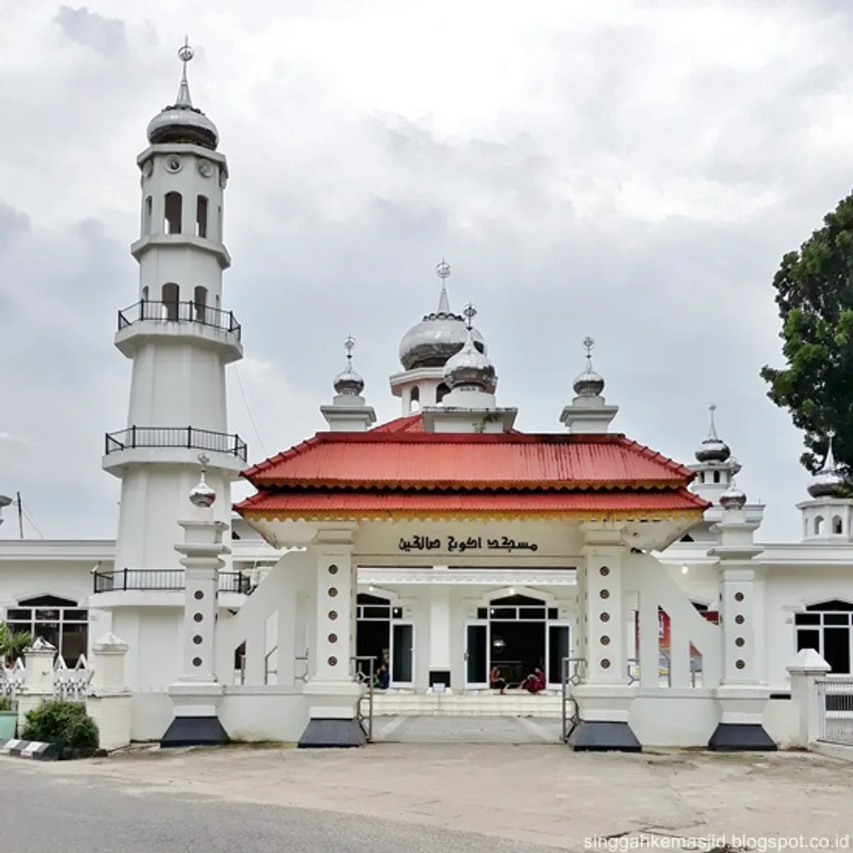 Keindahan dan Keagungan Masjid Agung Solihin Kayuagung: Destinasi Religi dan Ikon Sejarah OKI (Foto: giwang.sumselprov)
