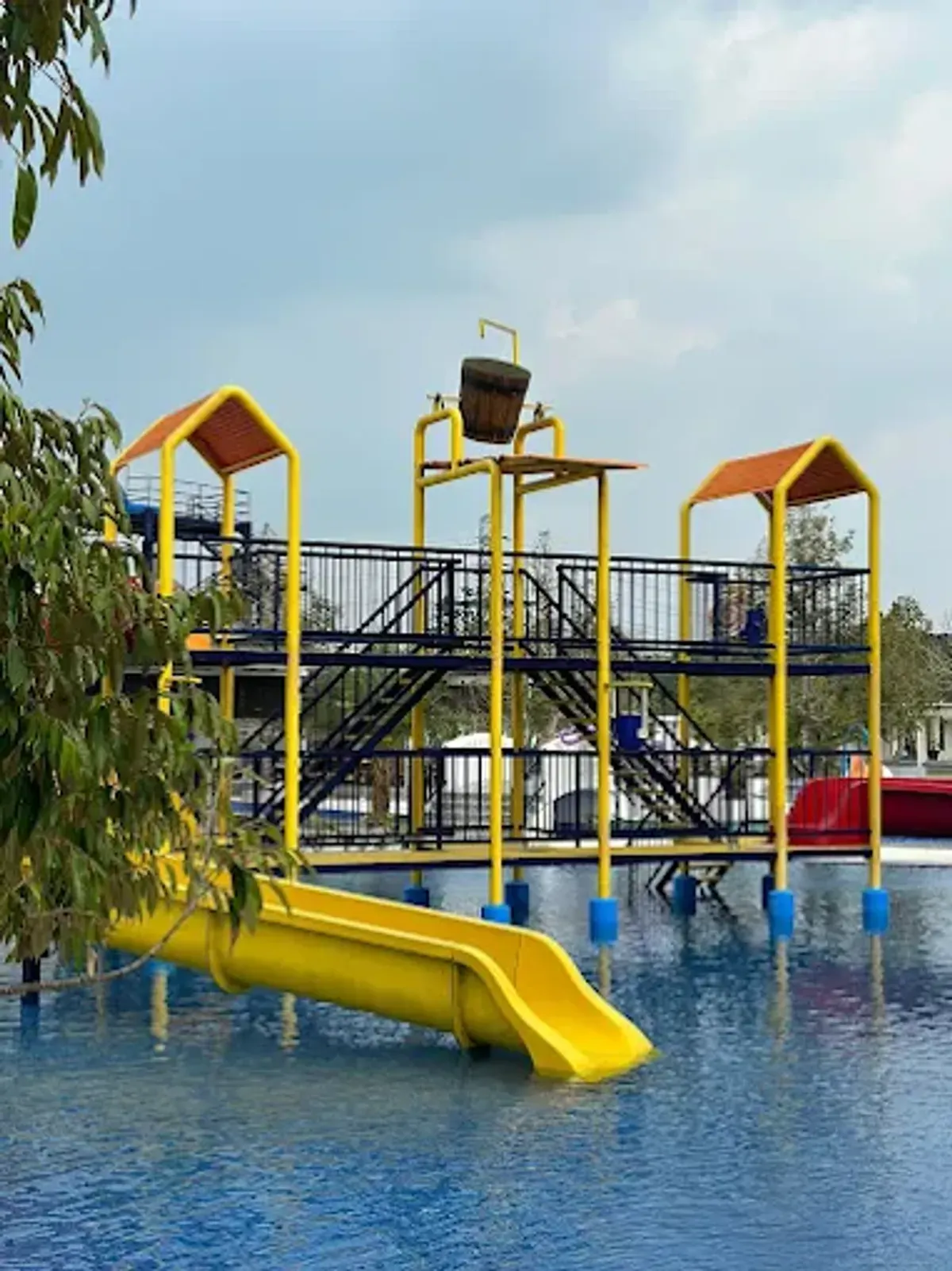 Deras Waterboom: Destinasi Wisata Air Keluarga yang Seru dan Menyegarkan di Sumatera Selatan (Foto: Sumber Jaya Kontruksi)