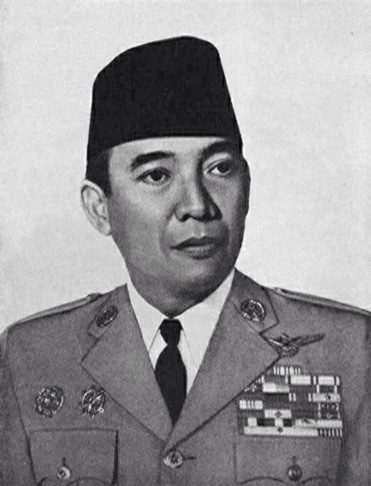 Soekarno (1901–1970): Sang Proklamator dan Arsitek Bangsa Indonesia (Sumber: pinterest.com)