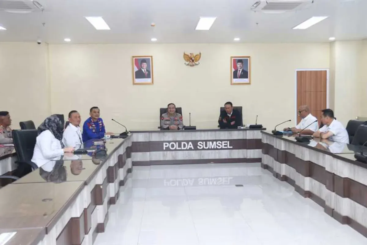 Polda Sumsel bersama jajaran mengikuti sosialisasi implementasi KUHP baru secara daring di Mapolda Sumsel. (Sumber: Istimewa)