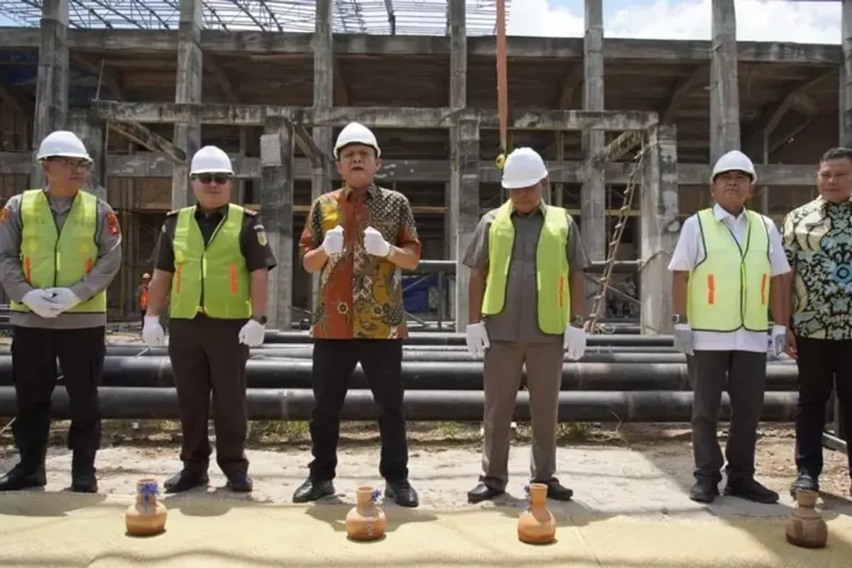 Pembangunan GOR Martapura di OKU Timur ditarget selesai 2025. Proyek senilai Rp9,7 miliar ini diharapkan dorong olahraga dan ekonomi masyarakat lokal. (Sumber: Istimewa)