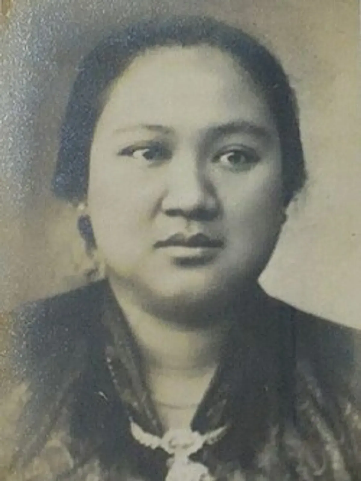Dewi Sartika (Sumber: Wikipedia.org)