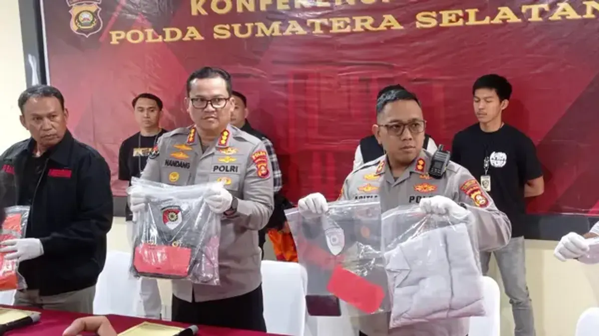 Petugas Polda Sumsel menggelar konferensi pers kasus pembunuhan wanita hamil di kamar hotel Palembang. (Sumber: Istimewa)