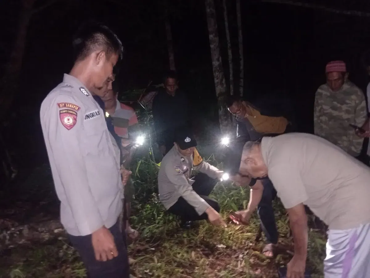 Petugas Polres Empat Lawang bersama Polda Sumsel melakukan penyelidikan di lokasi percobaan perampokan di Kecamatan Pendopo. (Sumber: Istimewa)