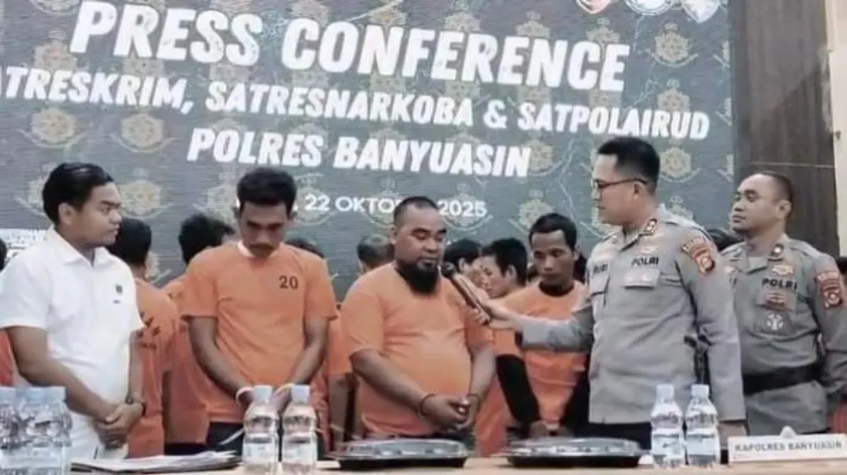 Pelaku Hadi Siswanto saat pemeriksaan kasus penembakan warga akibat cekcok di antrean BBM, Rabu (22/10/2025 (Sumber: Istimewa)