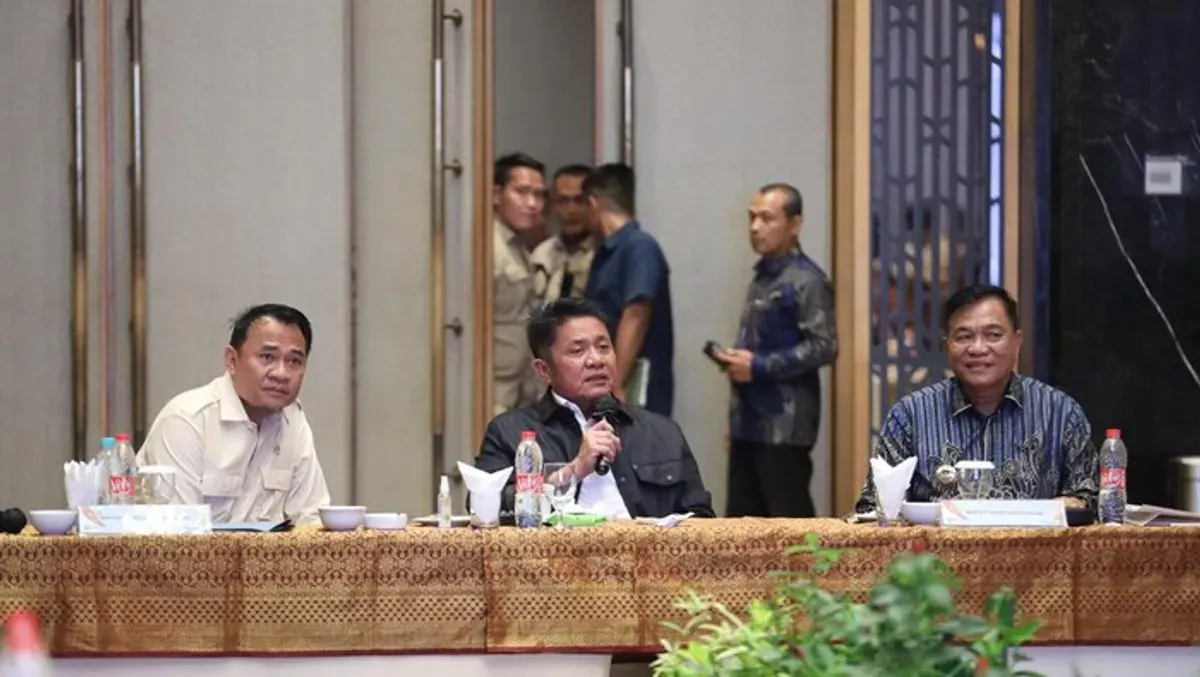 Gubernur Sumatera Selatan H. Herman Deru memimpin rapat tindak lanjut pembangunan Jembatan P6 Lalan di Muba. (Sumber: Istimewa)
