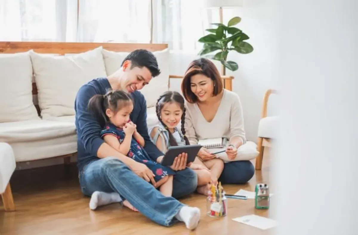 Peran Orang Tua: Fondasi Penting dalam Tumbuh Kembang Anak di Era Digital (Sumber: Pinterest | Foto: NORMAN SHUTTERS BLINDS SHADES)
