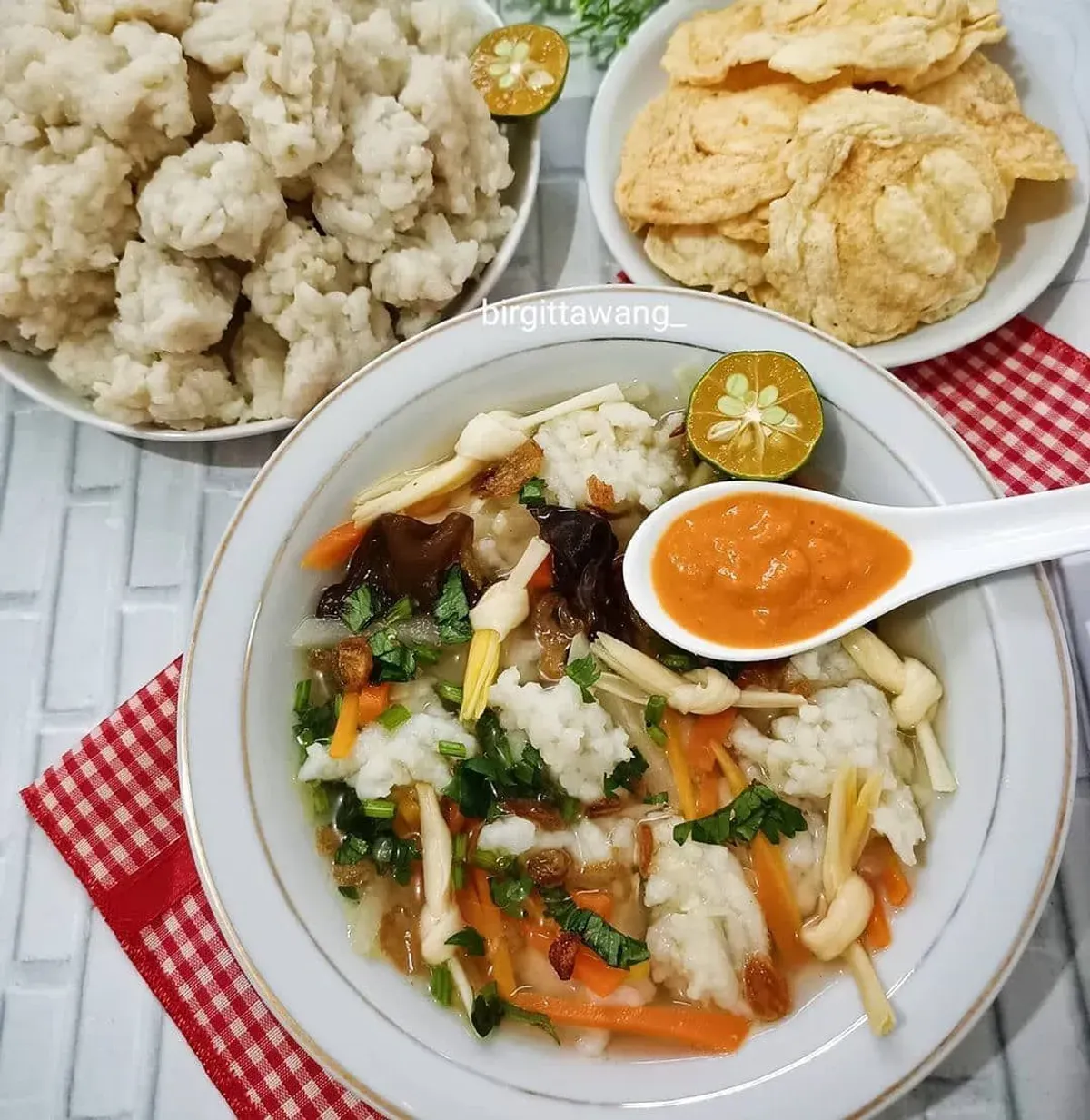 Tekwan: Kuliner Khas Palembang yang Gurih dan Menggugah Selera (Sumber: Pinterest | Foto: Anna DUbbah)