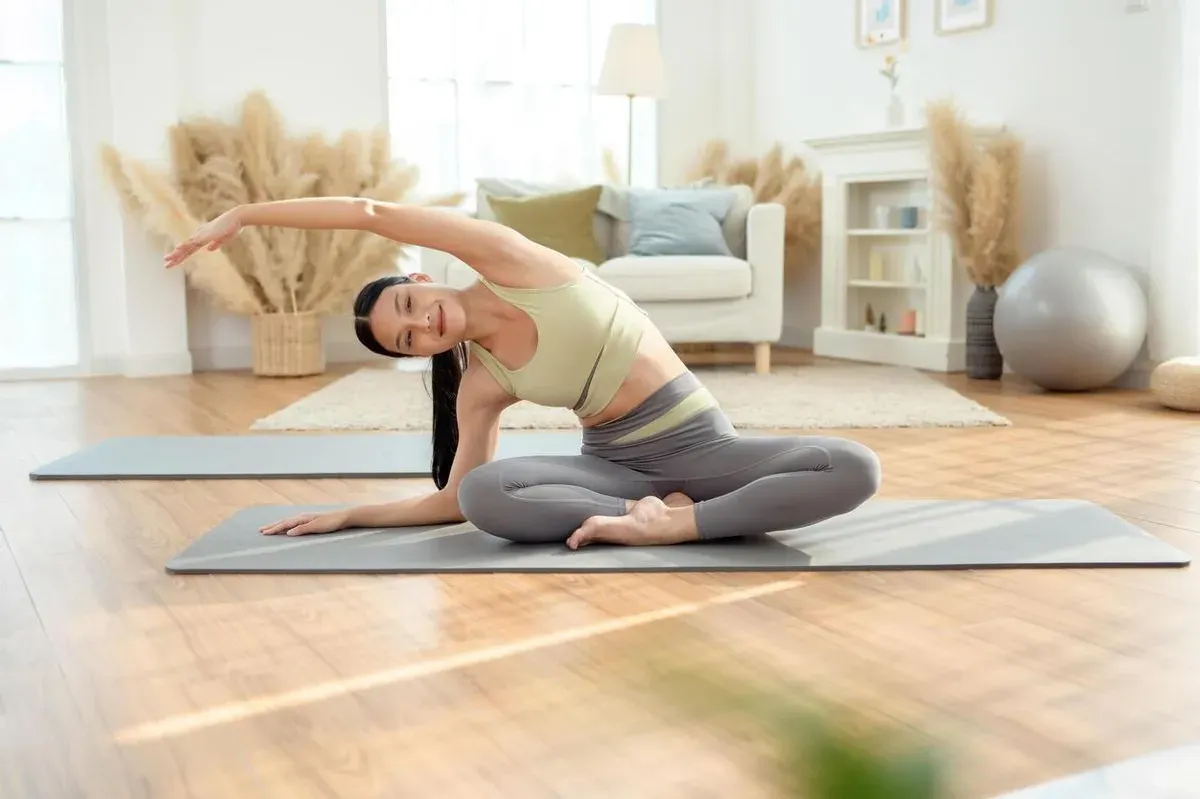 Yoga untuk Pemula: Panduan Lengkap Memulai Yoga dengan Mudah (Sumber: Pinterest | Foto: Vecteezy)