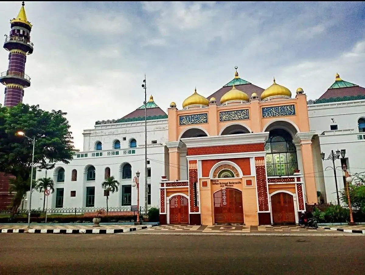 Masjid Agung Sultan Mahmud Badaruddin I: Destinasi Religi dan Masjid Bersejarah di Palembang (Sumber: Pinterest | Foto: Azhar Masood)