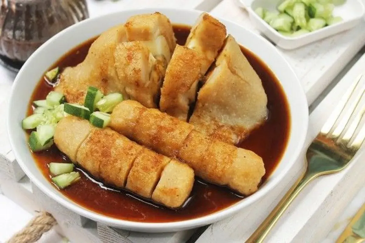 Pempek: Kuliner Ikonik dengan Cita Rasa Khas Palembang (Sumber: Pinterest | Foto: Widya)