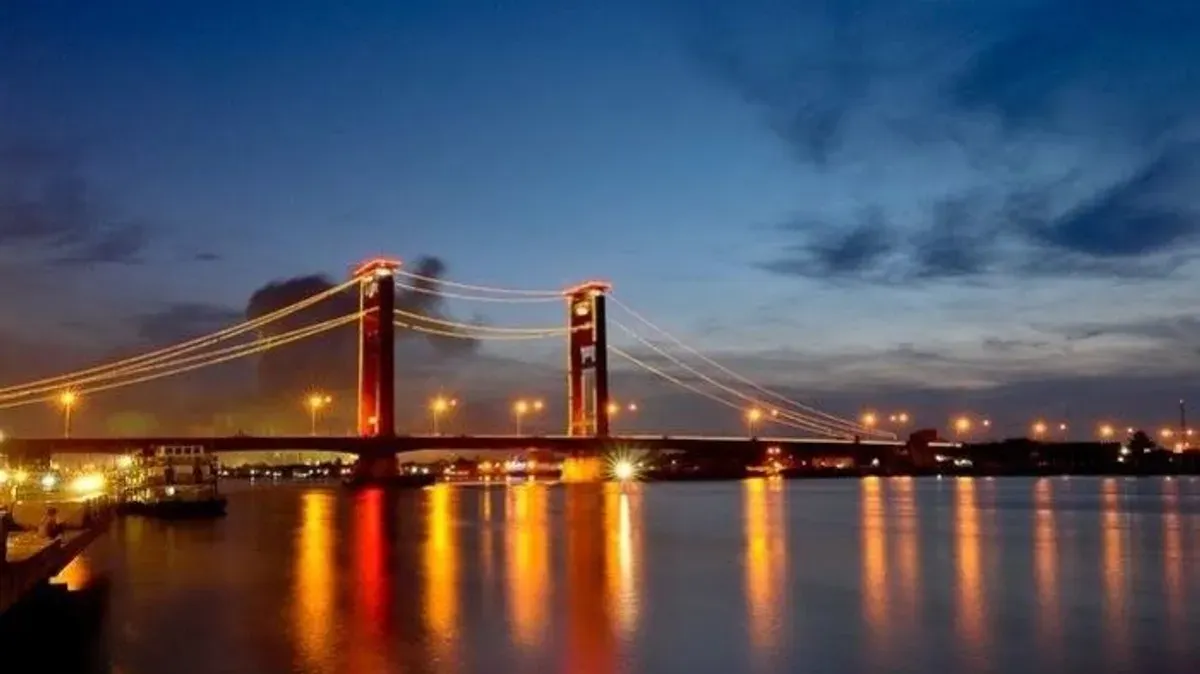 Sungai Musi: Sejarah, Keindahan, dan Ikon Kota Palembang (Sumber: Pinterest | Foto: Ayu Arista)