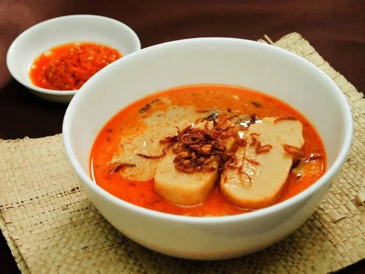 Laksan Khas Palembang: Kuliner Tradisional yang Kaya Rasa dan Sejarah (Sumber: pinterest.com | Foto: Widya)
