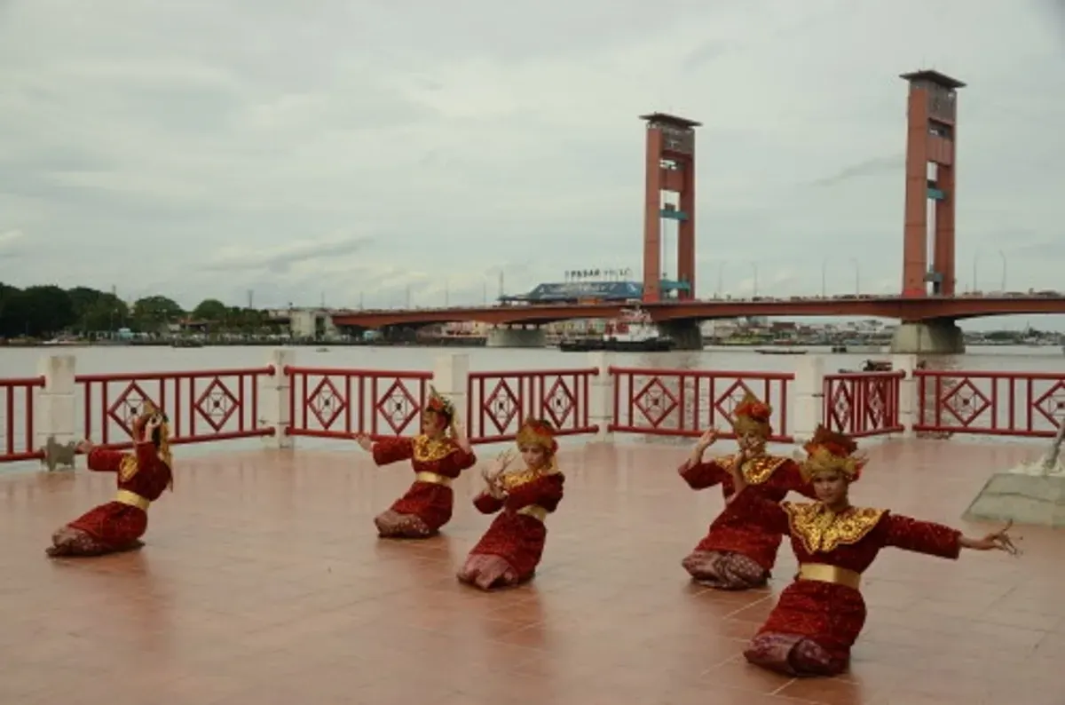 Tari Tanggai: Warisan Budaya Palembang yang Penuh Makna (Sumber: pinterest.com | Foto: The Pink Lace 888)
