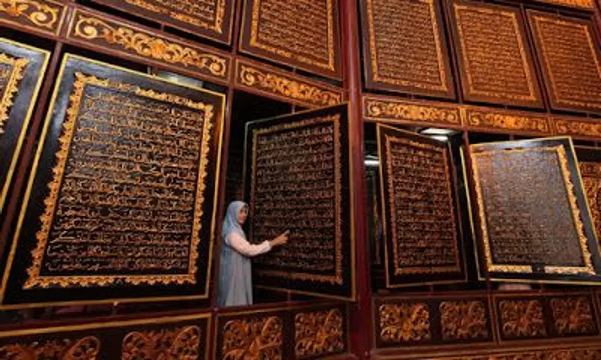 Al-Quran Al Akbar: Warisan Islam Megah dari Palembang (Sumber: pinterest.com | Foto: Islamic Architecture)