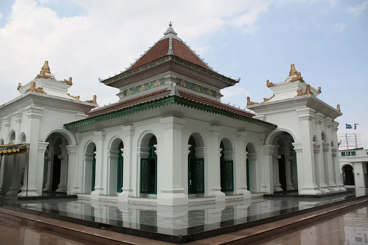 Penyebaran Islam di Sumatera Selatan: Jejak Sejarah, Tokoh, dan Perkembangannya (Sumber: pinterest.com | Foto: Wikiwand)