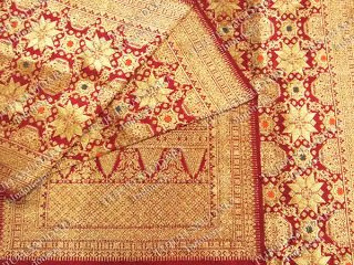 Industri Songket Palembang yang Mendunia: Warisan Budaya Bernilai Tinggi (Sumber: pinterest.com | Foto: allaboutpalembang.blogspot.com)