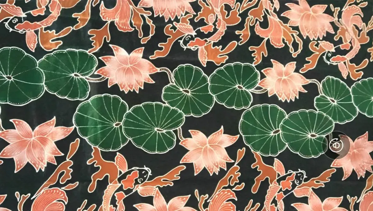 Gambar Batik Motif Bunga Teratai (Sumber: google.com | Foto: zonabatik.com)