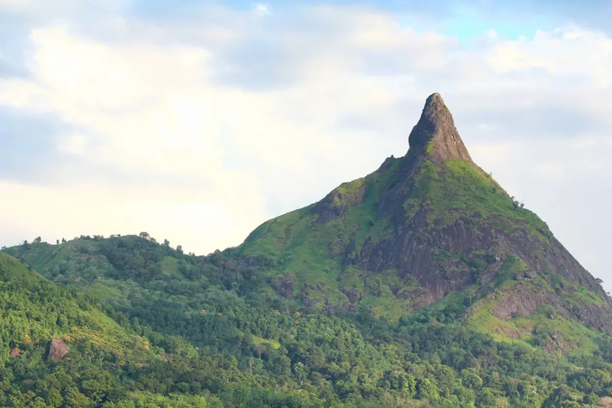 Bukit Serelo (Gunung Jempol) Lahat: Ikon Alam Eksotis Sumatera Selatan (Sumber: google.com | Foto: indonesiakaya.com)