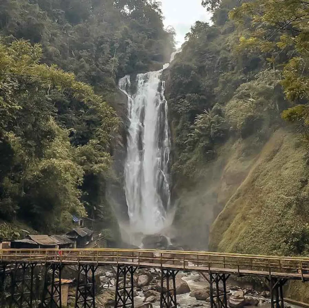 Air Terjun Bedegung (Muara Enim): Pesona Alam Eksotis Sumatera Selatan (Sumber: google.com | Foto: inspirasi.avonturin.id)