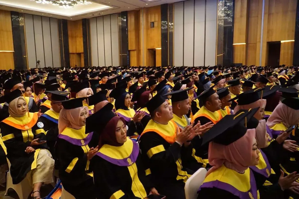 Wisuda Daerah Lulusan Universitas Terbuka (UT) Palembang Periode II Tahun 2025 di Hotel Santika Premier, Rabu (24/9/2025). (Sumber: Istimewa)
