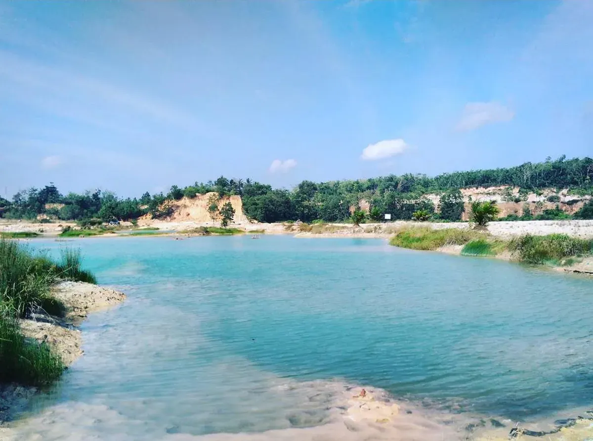 Danau Biru Kedukan: Pesona Tersembunyi untuk Liburan dan Piknik Asri (Sumber: google.com | Foto: enimekspres.disway.id)