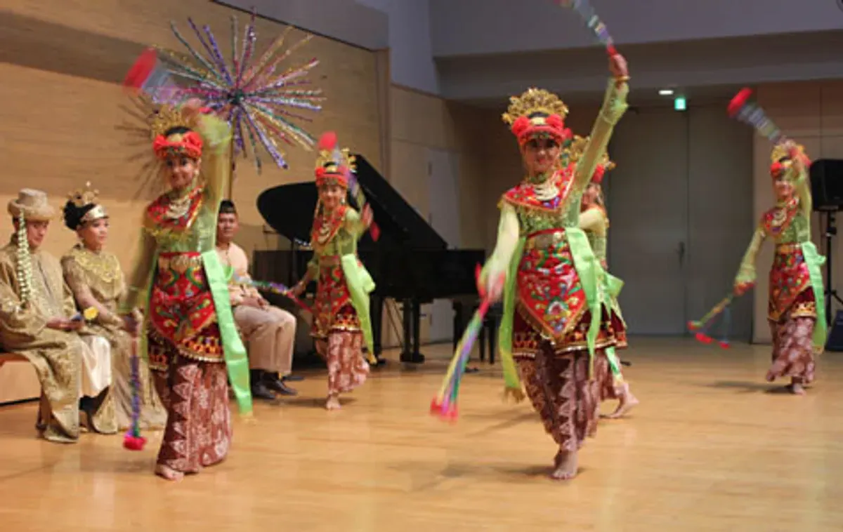 Tari Putri Bekhusek: Warisan Budaya Khas Sumatera Selatan (Sumber: google.com | Foto: moeseum.blogspot.com)
